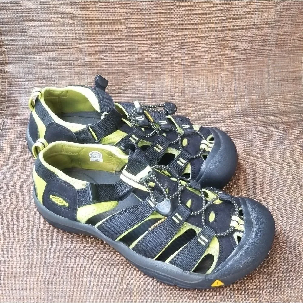 Women’s Keen hiking sandals sz 6(EU 38)